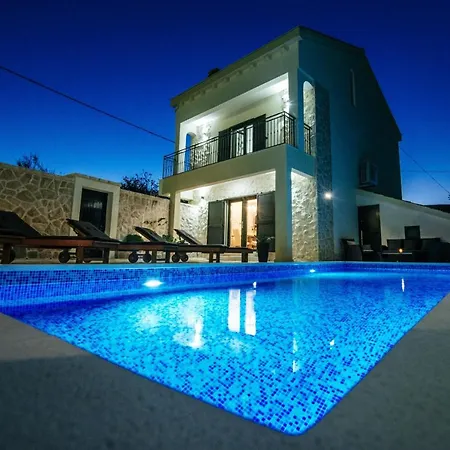 Castello Coza Zadarvillas Vinjerac