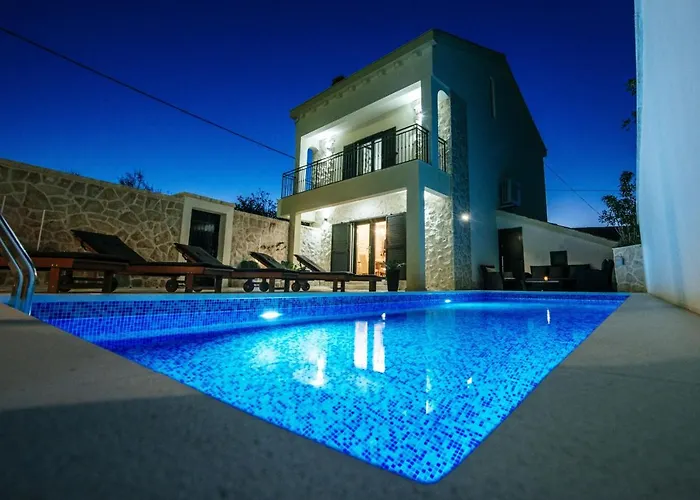 Castello Coza Zadarvillas ヴィンイェラック