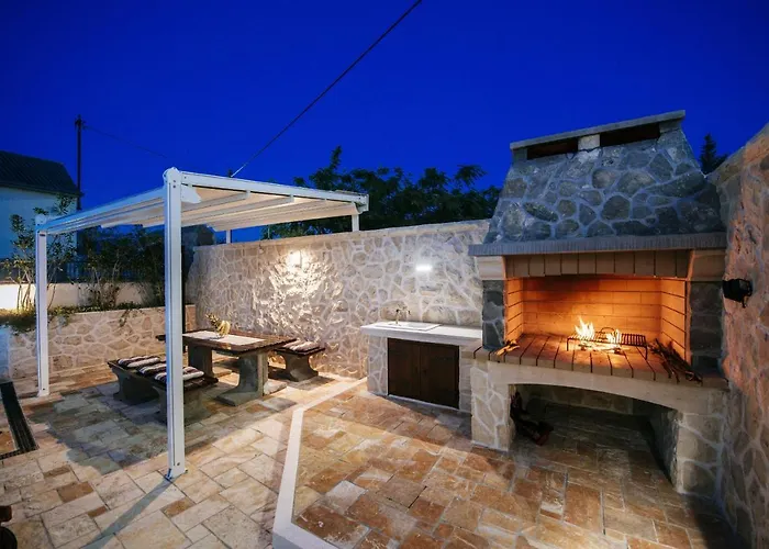 Castello Coza Zadarvillas ヴィラ ヴィンイェラック