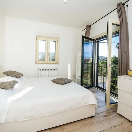 Castello Coza Zadarvillas * ヴィンイェラック