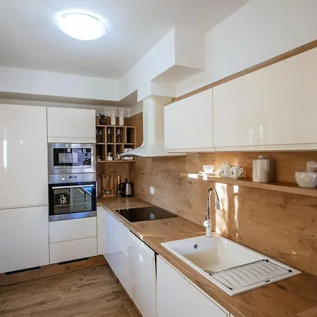 Castello Coza Zadarvillas * ヴィンイェラック